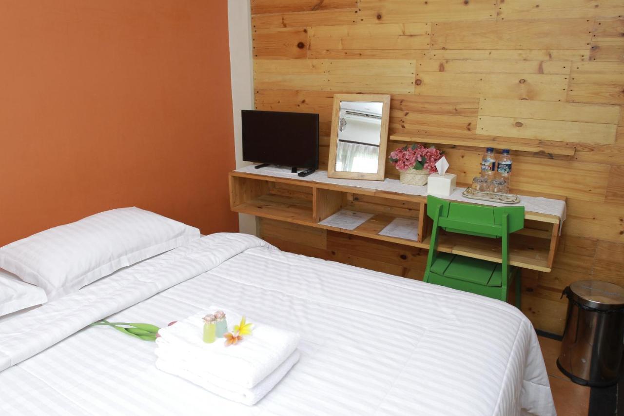 Hotel Roemah 28 Syariah Medan Esterno foto