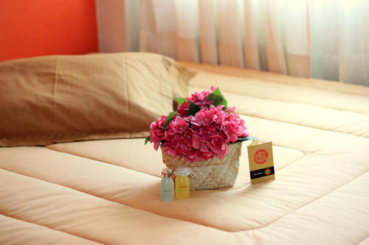 Hotel Roemah 28 Syariah Medan Esterno foto