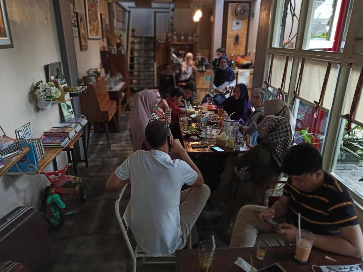 Hotel Roemah 28 Syariah Medan Esterno foto