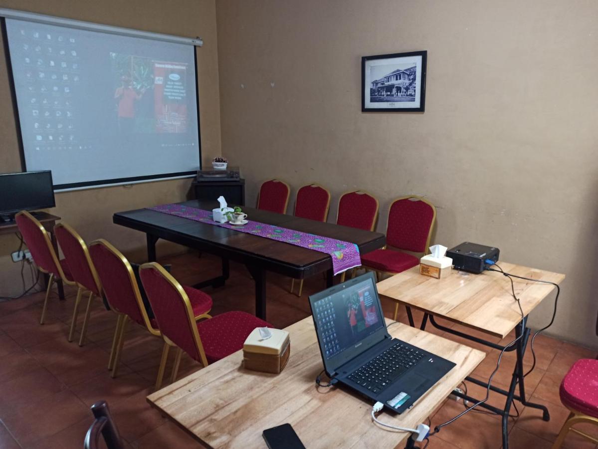 Hotel Roemah 28 Syariah Medan Esterno foto