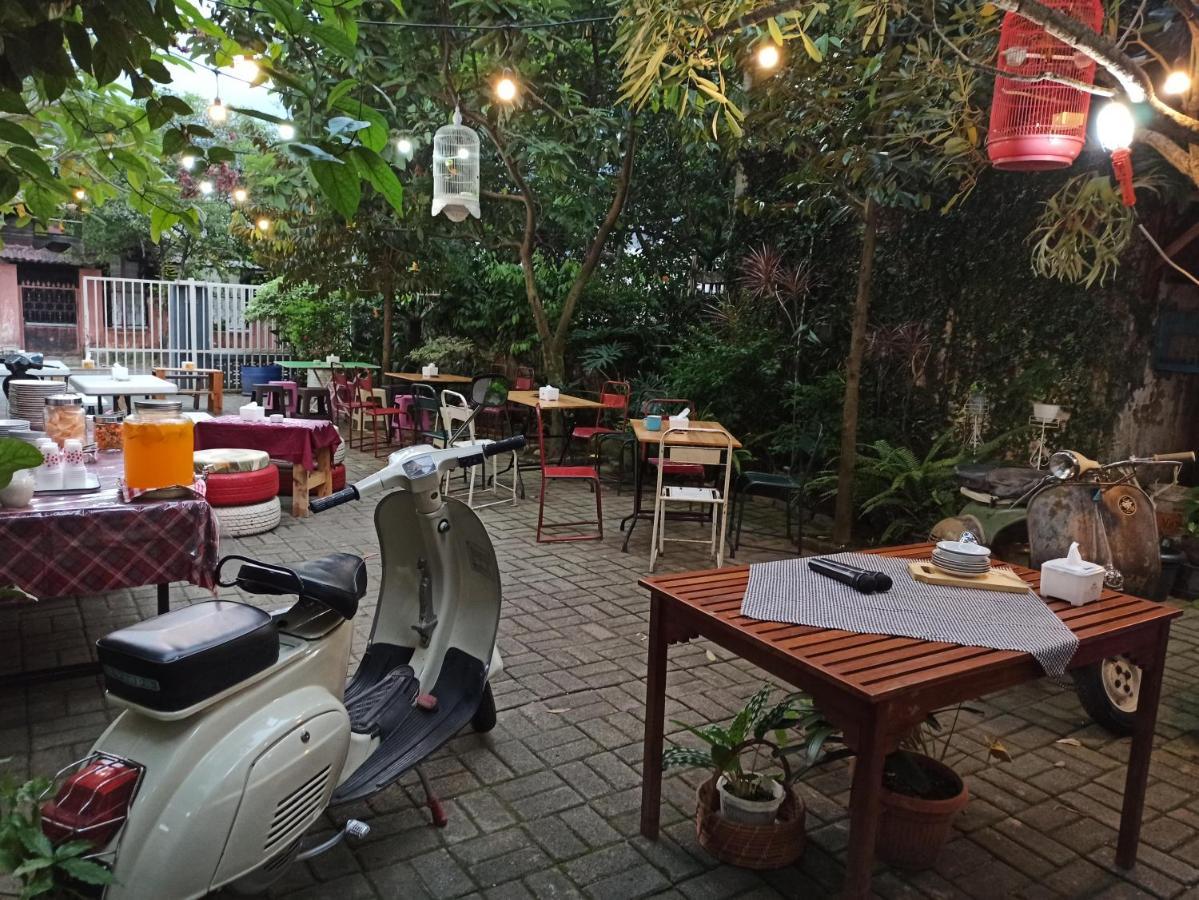 Hotel Roemah 28 Syariah Medan Esterno foto