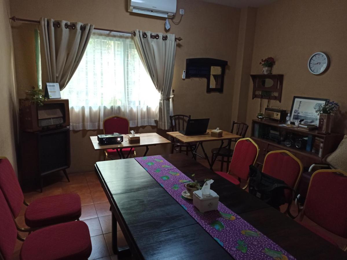 Hotel Roemah 28 Syariah Medan Esterno foto