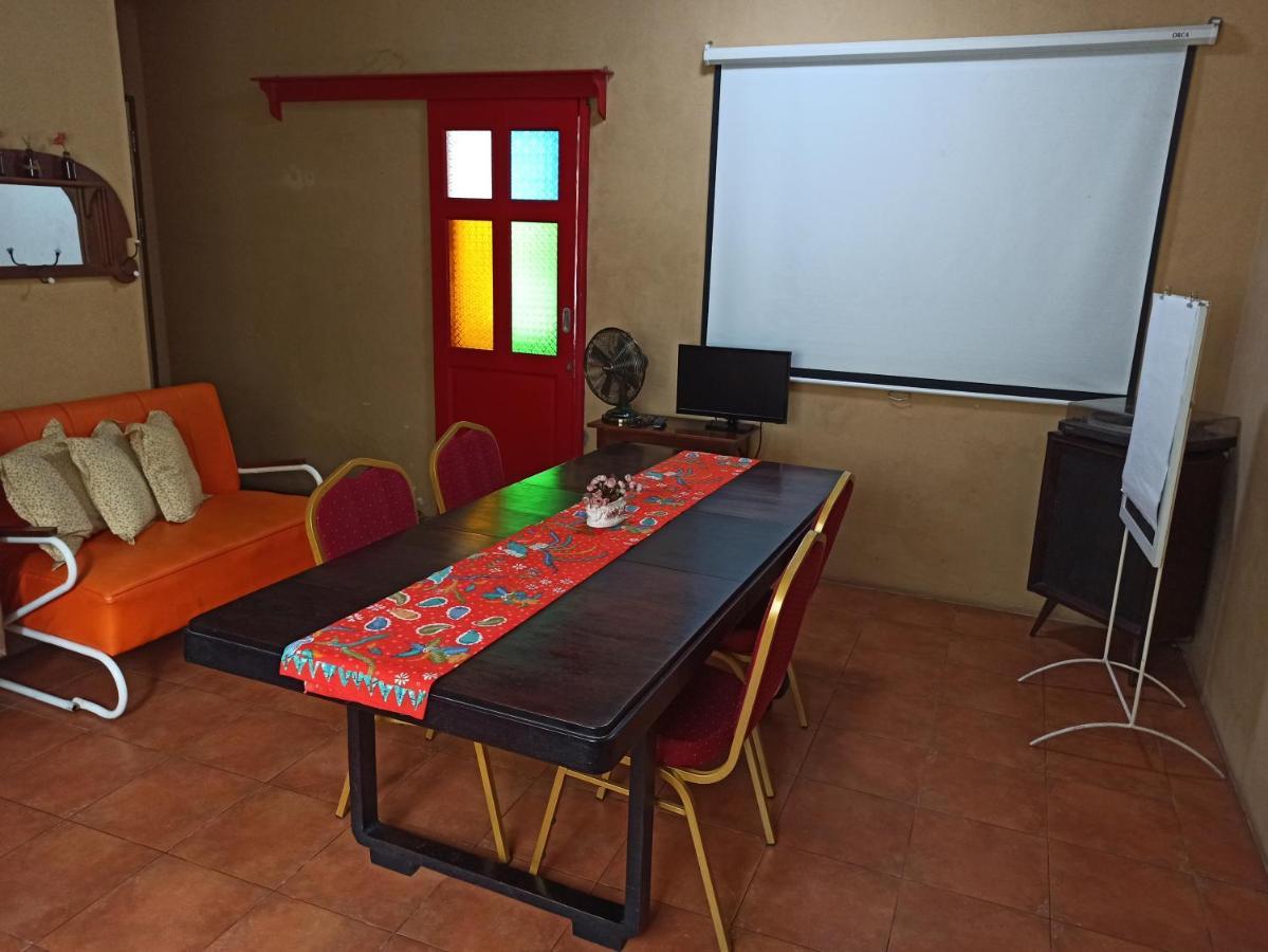 Hotel Roemah 28 Syariah Medan Esterno foto