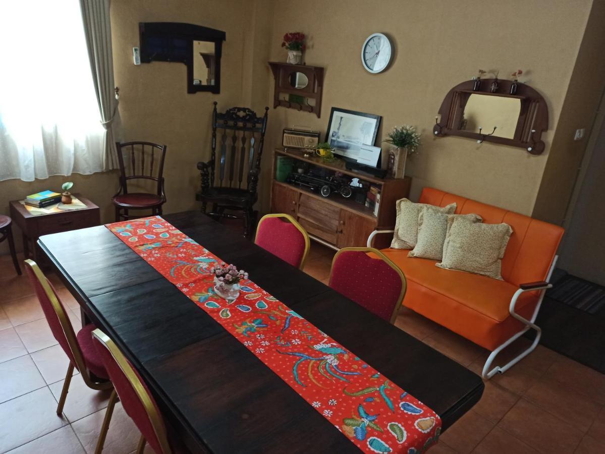 Hotel Roemah 28 Syariah Medan Esterno foto