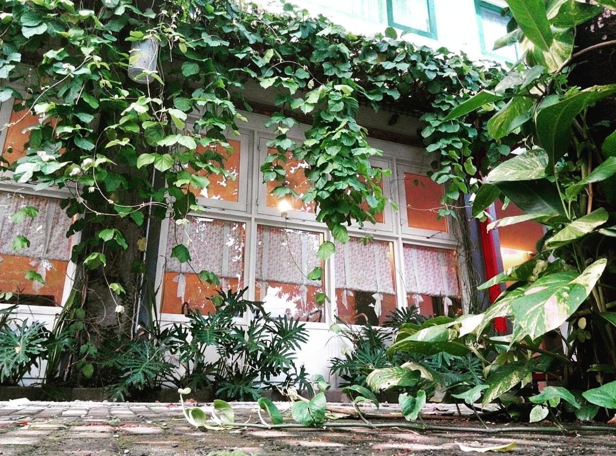 Hotel Roemah 28 Syariah Medan Esterno foto