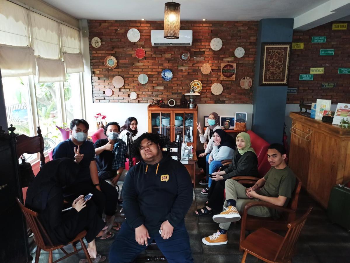 Hotel Roemah 28 Syariah Medan Esterno foto