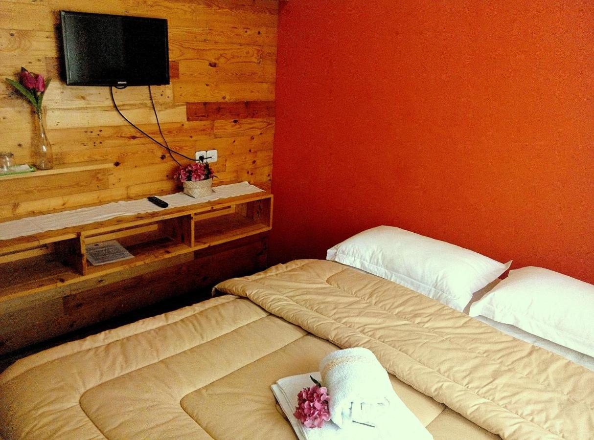 Hotel Roemah 28 Syariah Medan Esterno foto