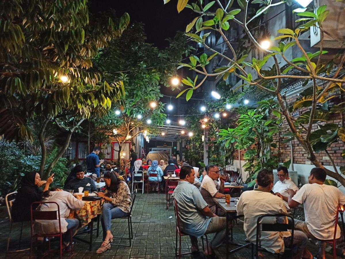 Hotel Roemah 28 Syariah Medan Esterno foto