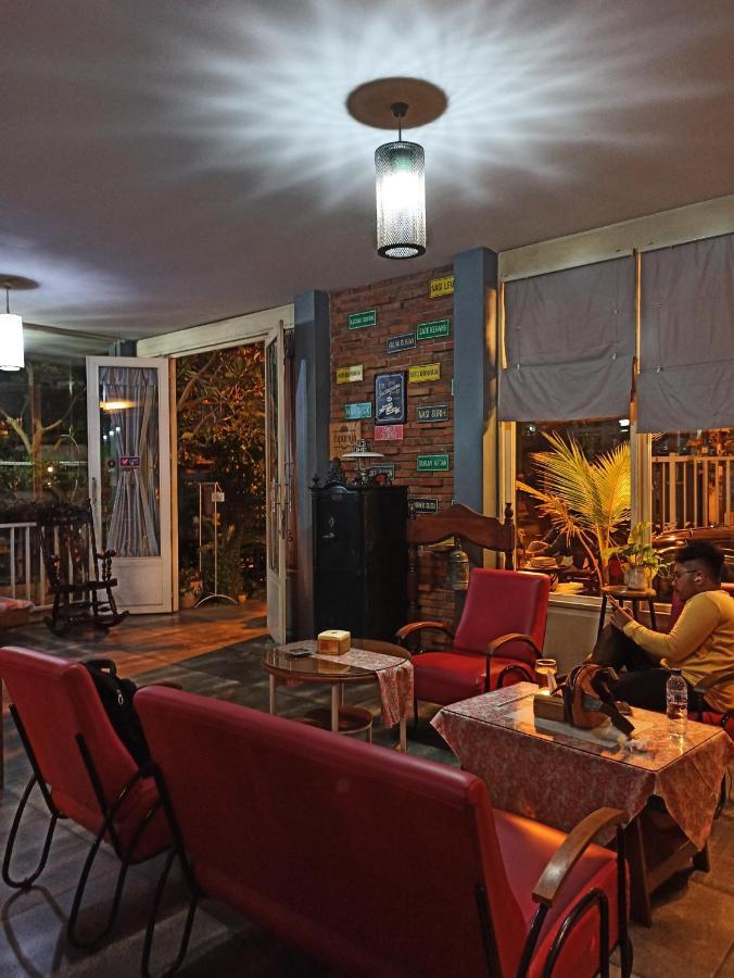 Hotel Roemah 28 Syariah Medan Esterno foto