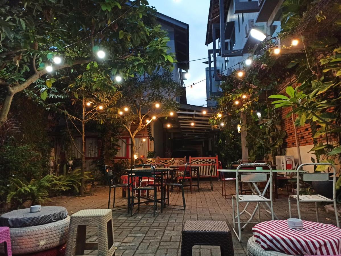 Hotel Roemah 28 Syariah Medan Esterno foto