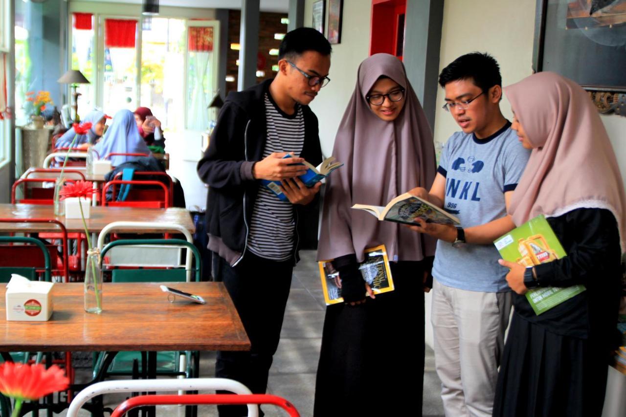 Hotel Roemah 28 Syariah Medan Esterno foto