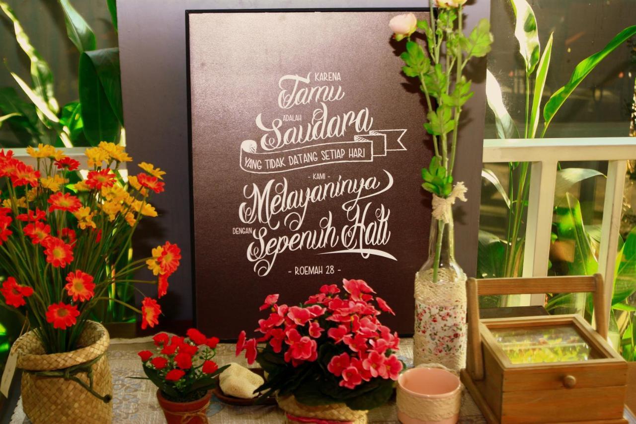 Hotel Roemah 28 Syariah Medan Esterno foto