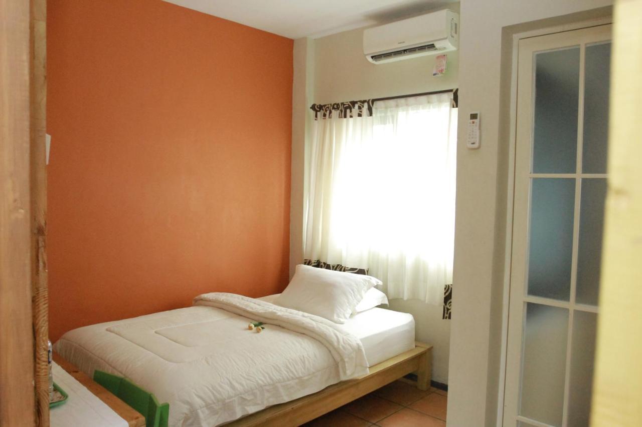Hotel Roemah 28 Syariah Medan Esterno foto