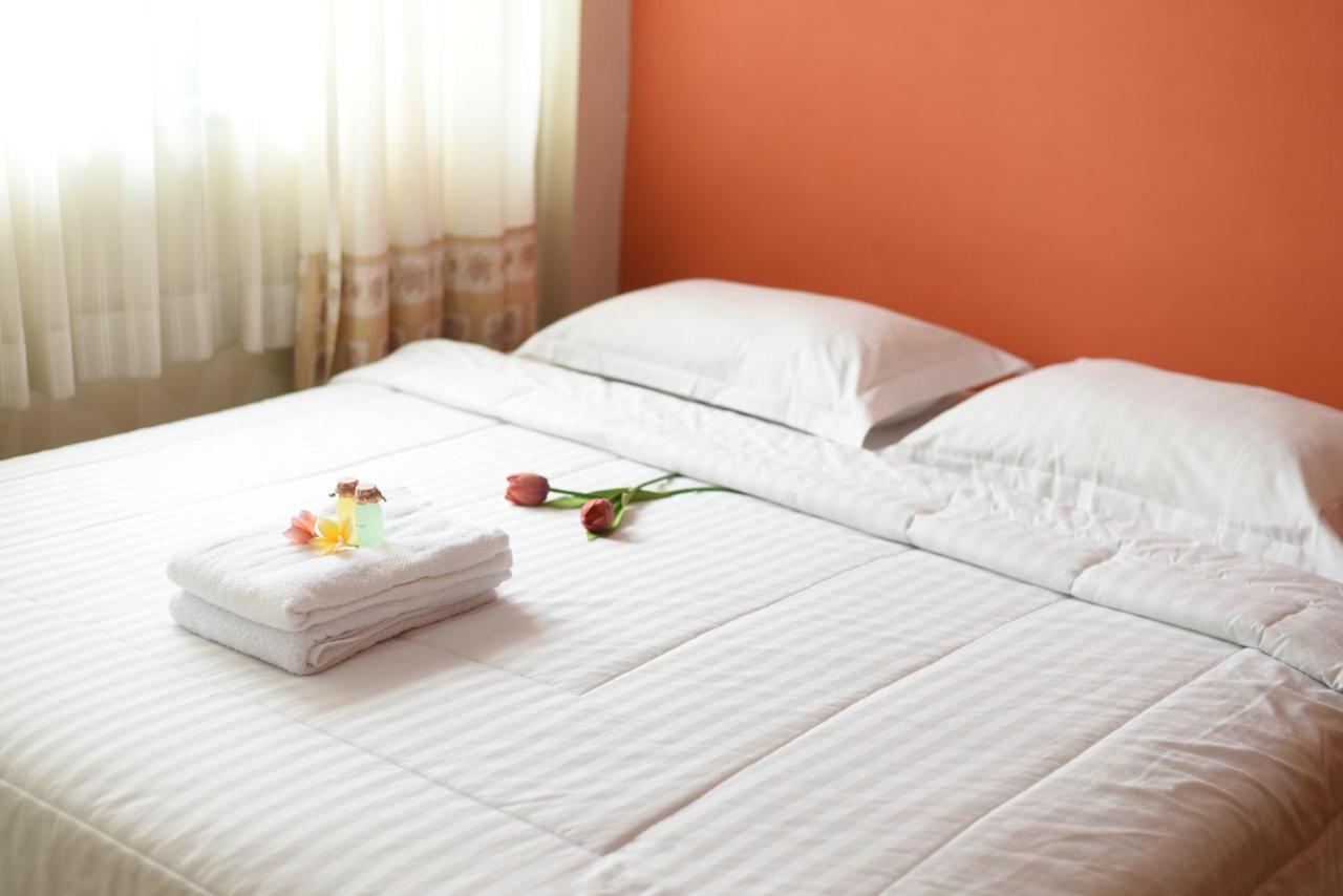 Hotel Roemah 28 Syariah Medan Esterno foto