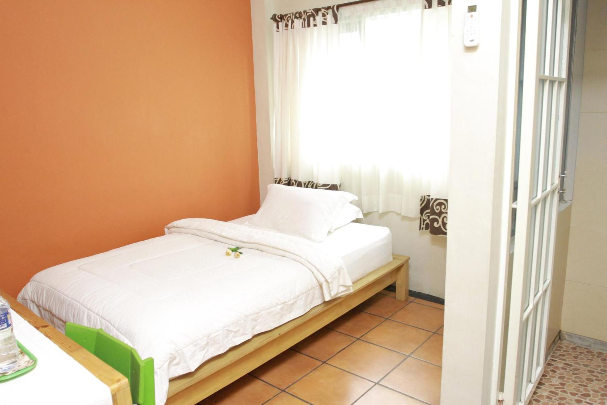 Hotel Roemah 28 Syariah Medan Esterno foto