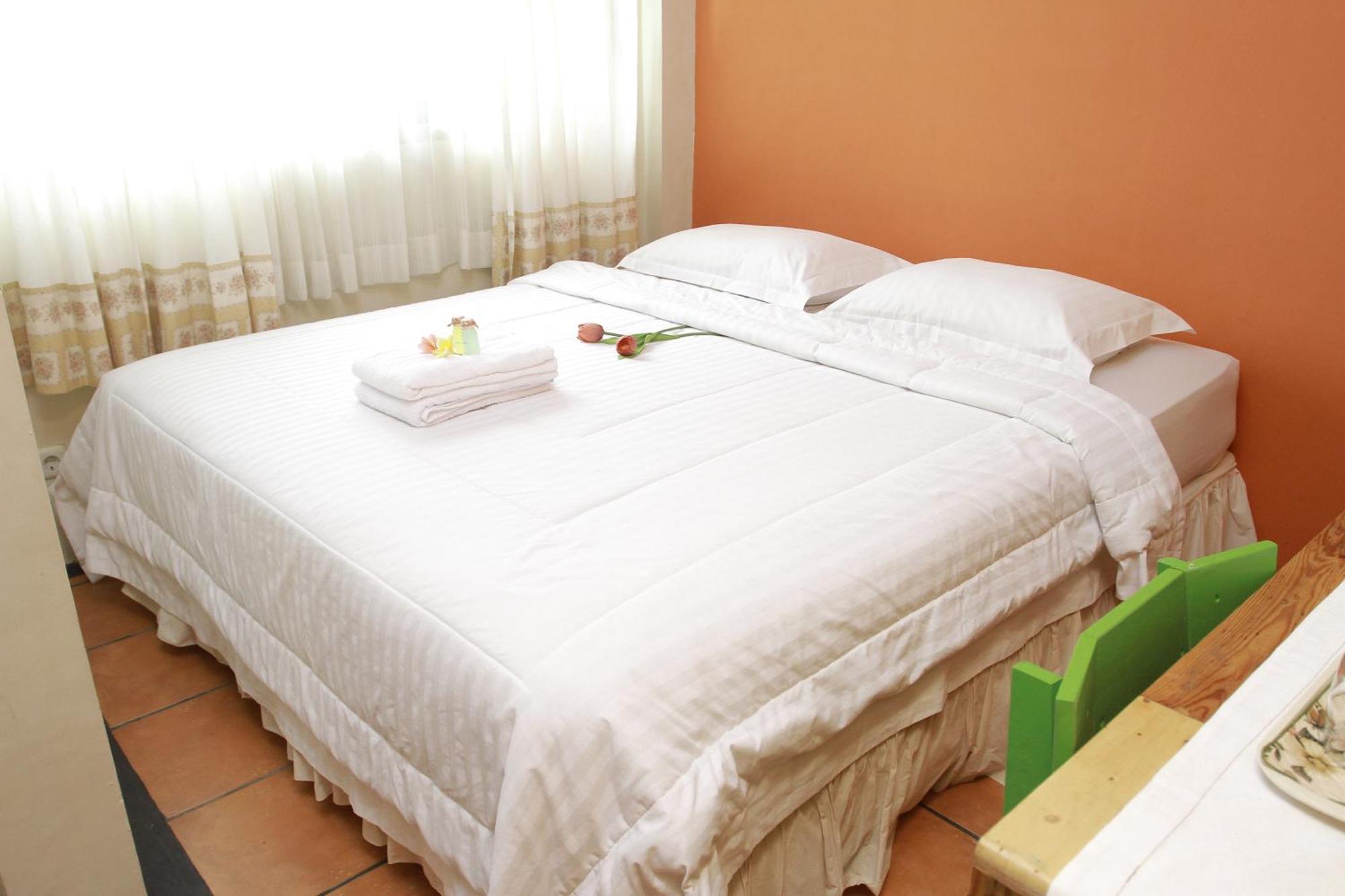 Hotel Roemah 28 Syariah Medan Esterno foto